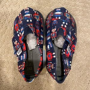 TOMS toddler shoes, NWT size 4.5
